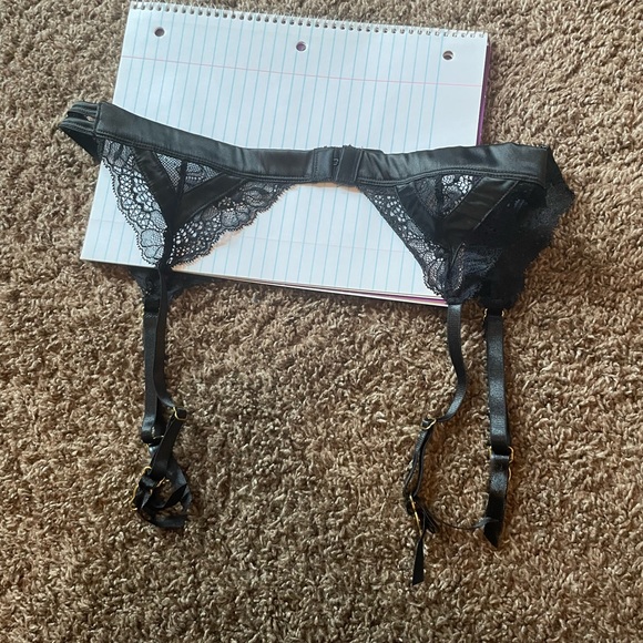 NWOT Bralette and Garter Belt Set - Picture 9 of 13